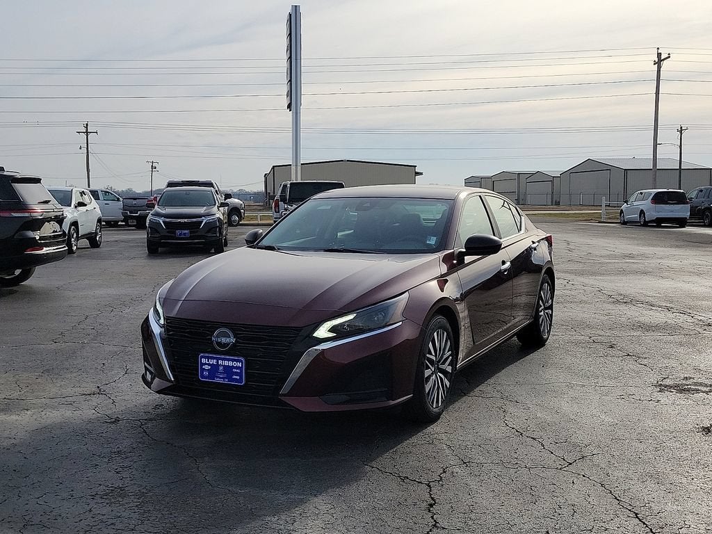 2025 Nissan Altima — side profile view