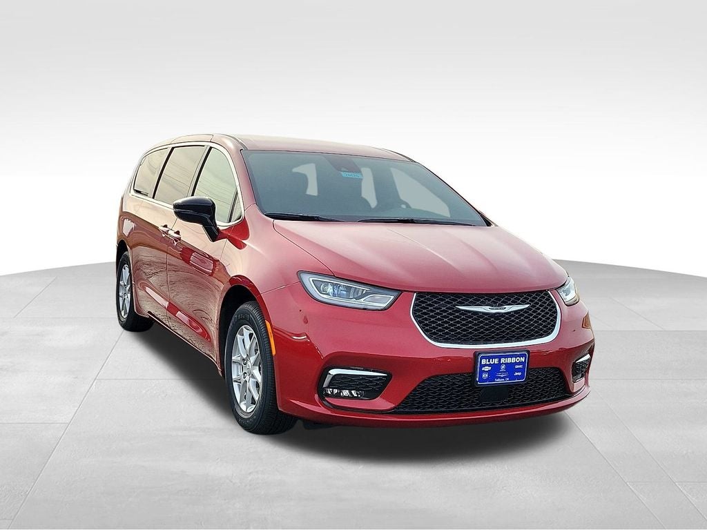 2026 Chrysler Pacifica Select in Red Hot Pearlcoat — front three-quarter view